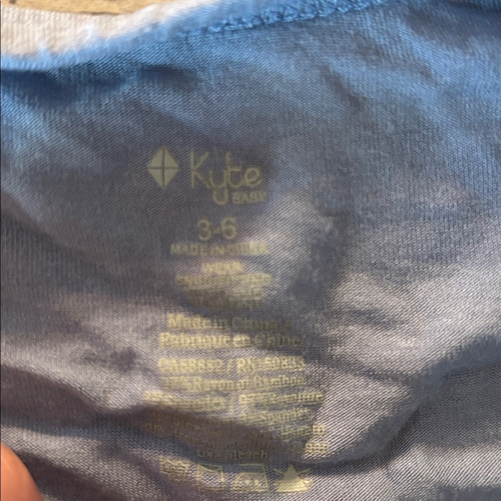 Kyte BABY Polar Arctic Zippered Romper with small stain - Picture 2 of 3